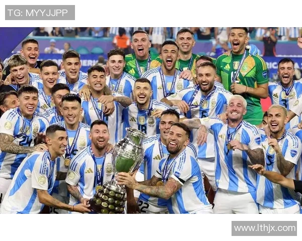 足球明星聚集高清图片展示各大球星风采与精彩瞬间